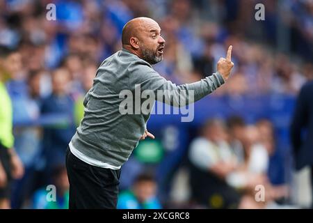 RCD Espanyol-Cheftrainer Manolo Gonzalez reagiert während des LaLiga Hypermotion-Spiels zwischen Real Oviedo und RCD Espanyol im Carlos Tartiere Stadium ON Stockfoto