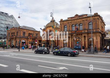 KOPENHAGEN, DÄNEMARK - 27. OKTOBER 2014: Eingangstor zum Tivoli Vergnügungspark in Kopenhagen, Dänemark Stockfoto