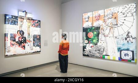 London, Großbritannien. Juni 2024. Mitarbeiter „Doppelbewusstsein“ und „jede Zunge soll gestehen“, 2023. „Tavares Strachan: There Is Light Somewhere“ wird am 18. Juni in der Hayward Gallery gezeigt. 1. September und zeigt einen Querschnitt des Werkes des Künstlers während seiner Karriere. Quelle: Imageplotter/Alamy Live News Stockfoto