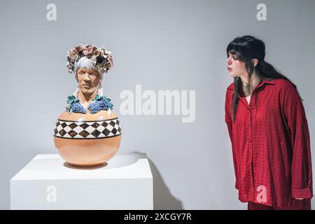 London, Großbritannien. Juni 2024. Mitarbeiter von Game and Board (Martha P. Johnson), 2023. „Tavares Strachan: There Is Light Somewhere“ wird am 18. Juni in der Hayward Gallery gezeigt. 1. September und zeigt einen Querschnitt des Werkes des Künstlers während seiner Karriere. Quelle: Imageplotter/Alamy Live News Stockfoto