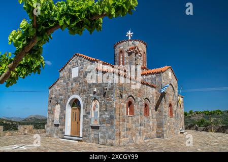 Heilige Kirche von Agios Athanasios Patelaros, mittelalterlich, byzantinischer Stil, Tetraconch-Plan, im Dorf Axos, Mt Psyloritis Range, Zentralkreta, Griechenland Stockfoto