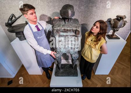 London, Großbritannien. Juni 2024. Michael Ayrton, Talos, EST 20.000 £ - 30 £ 000 und andere Skulpturen - die Höhepunkte des Modern British & Irish Art Sale in Bonhams, New Bond Street. Die Saleis am 19. Juni. Guy Bell/Alamy Live News Stockfoto