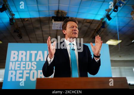 Richard Tice, Vorsitzender der Reform UK, startet in Merthyr Tydfil „Our Contract with You“, während er sich auf dem Wahlkampfpfad für die allgemeinen Wahlen befindet. Bilddatum: Montag, 17. Juni 2024. Stockfoto