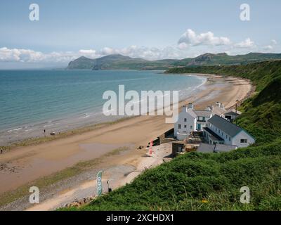 Morfa Nefyn Strand und Sommerküstenlandschaft auf der Halbinsel Llŷn im Dwyfor-Gebiet von Gwynedd, Wales, Großbritannien Stockfoto