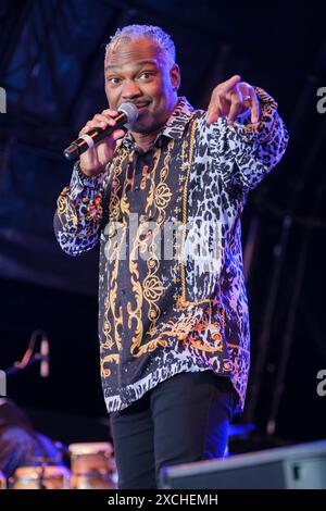 Tim Owens, Earth, Wind and Fire Experience, tritt auf dem Cambridge Club Festival in Großbritannien auf. Juni 2024 Stockfoto