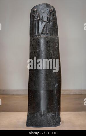 Paris, Frankreich - 06 14 2024: Le Louvre Museum. Code von Hammurabi, König von Babylon Stockfoto