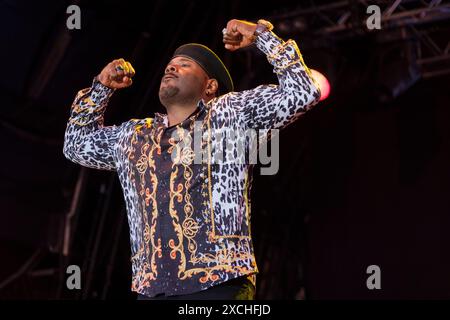 Claude Woods of the Earth, Wind and Fire, die auf dem Cambridge Club Festival in Großbritannien auftreten. Juni 2024 Stockfoto