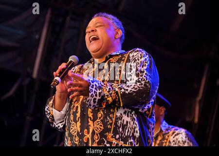 DeVere Duckett of the Earth, Wind and Fire, das beim Cambridge Club Festival in Großbritannien auftritt. Juni 2024 Stockfoto