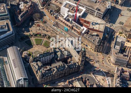 Luftbild von Sheffield Town Hall und Pinstone Street aus 2000 Metern Entfernung Stockfoto