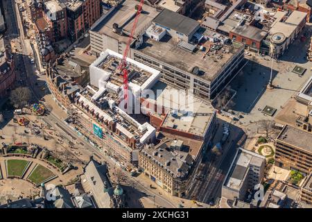 Luftbild von Sheffield Town Hall und Pinstone Street aus 2000 Metern Entfernung Stockfoto