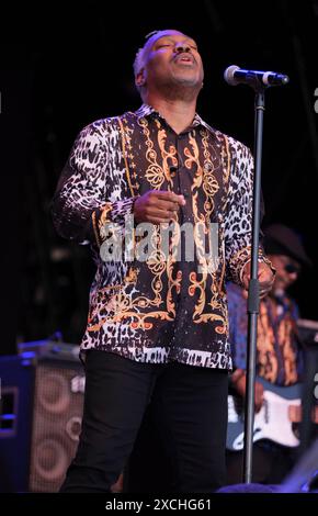 Tim Owens, Earth, Wind and Fire Experience, tritt auf dem Cambridge Club Festival in Großbritannien auf. Juni 2024 Stockfoto