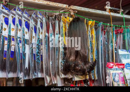 Mosambik, Maputo, Maputo Cidade, Mercado Central, Central Market, Perücke, sehr häufig bei Frauen Stockfoto