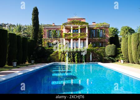 Schwimmbad und Haus im Albarda-Garten (El Jardín de l’Albarda) Pedreguer La Sella Urbanisation, C/ Valencia Spanien Stockfoto