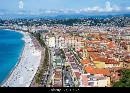 Schönes Stadtbild vom Aussichtspunkt auf Colline du Château (Park auf einem Hügel) in Nizza, französische Riviera, Côte d'Azur, Provence, Frankreich Stockfoto
