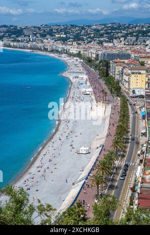 Schönes Stadtbild vom Aussichtspunkt auf Colline du Château (Park auf einem Hügel) in Nizza, französische Riviera, Côte d'Azur, Provence, Frankreich Stockfoto