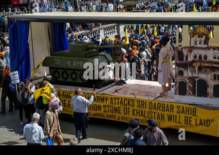 London, Großbritannien. Juni 2024. Sikh-Separatisten halten pro-Chalistan-Kundgebung in London ab. Am Sonntag, den 16. Juni 2024, versammelten sich Hunderte von pro- und anti-khalistanischen Demonstranten auf dem Londoner Trafalgar Square, Großbritannien, um ein unabhängiges Sikh-Heimatland Chalistan zu unterstützen. Foto: Denis Prezat/ABACAPRESS. COM Credit: Abaca Press/Alamy Live News Stockfoto