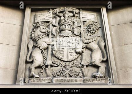 Edinburgh, Schottland. Das königliche Wappen in Schottland, mit der Inschrift Nemo Me Impune lacessit, Motto des Thistle-Ordens Stockfoto