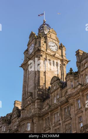 Edinburgh, Schottland. Das Balmoral, ein Luxushotel und Wahrzeichen im Herzen der Stadt am östlichen Ende der Princes Street Stockfoto