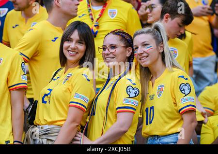 Weibliche rumaenische Fans, UEFA EURO 2024 - Gruppe E, Rumänien gegen Ukraine, Fussball Arena München am 17. Juni 2024 in München, Deutschland. Foto von Silas Schueller/DeFodi Images weibliche Fans Rumäniens, UEFA EURO 2024 - Gruppe E, Rumänien vs Ukraine, München Football Arena am 17. Juni 2024 in München, Deutschland. Foto: Silas Schueller/DeFodi Images Defodi-738 738 ROUUKR 20240617 150 *** rumänische Fans, UEFA EURO 2024 Gruppe E, Rumänien vs Ukraine, München Football Arena am 17. Juni 2024 in München, Deutschland Foto: Silas Schueller DeFodi Images rumänische Fans, UEFA EURO 2024 Gruppe E, Stockfoto