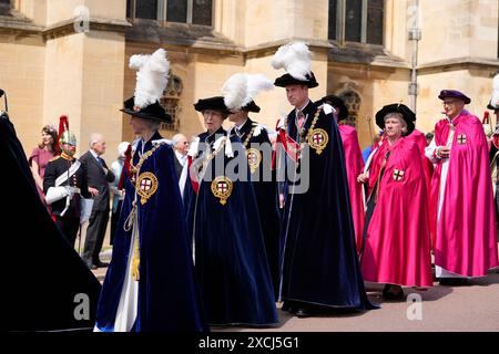 Die Duchess of Gloucester (links), die Prinzessin Royal (zweite von links), der Prinz von Wales (dritte von links) und Sarah Clarke, auch bekannt als Black Rod (zweite von rechts), treffen ein, um am jährlichen Orden des Garter Service in der St George's Chapel, Windsor Castle, Berkshire, teilzunehmen. Bilddatum: Montag, 17. Juni 2024. Stockfoto