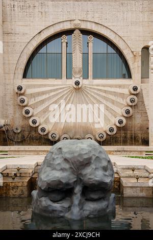 Der Besucher, eine Skulptur von David Breuer-weil im Kaskadenkomplex in Jerewan, Armenien Stockfoto