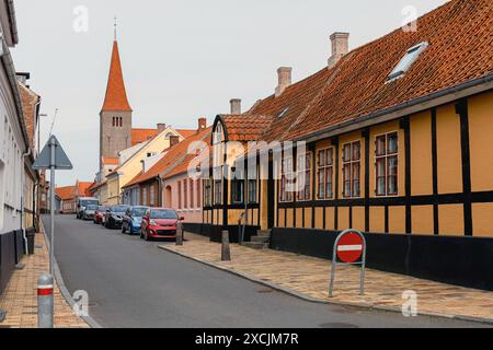 Alte Straße der Stadt Gudhjem, Bornholm Island, Dänemark Stockfoto