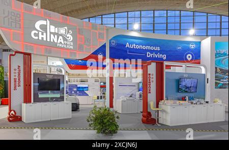 Belgrad, Serbien - 24. Mai 2024: China Pavilion Autonomous Driving and Bio Medicine auf der International Fair of Technics and Technical Achievement Expo. Stockfoto