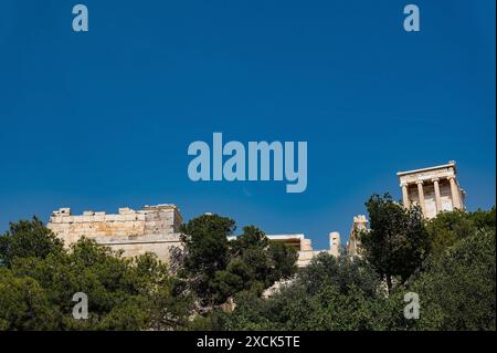 20.05.2024, xovx, Reise, Architektur, Athen - Griechenland Blick auf die Festungs- und Tempelanlage der Akropolis von Athen, der Hauptsatdt Griechenlands. Der Begriff Akropolis Oberstadt, auch Akropole genannt, bezeichnet im ursprünglichen Sinn den zu einer antiken griechischen Stadt gehörenden Burgberg bzw. die Wehranlage, die zumeist auf der höchsten Erhebung nahe der Stadt erbaut wurde. Die Akropolis von Athen ist die bekannteste der Welt. Athen Akropolis Athen Griechenland *** 20 05 2024, xovx, Reisen, Architektur, Athen Griechenland Blick auf die Festung und Tempelanlage des AC Stockfoto