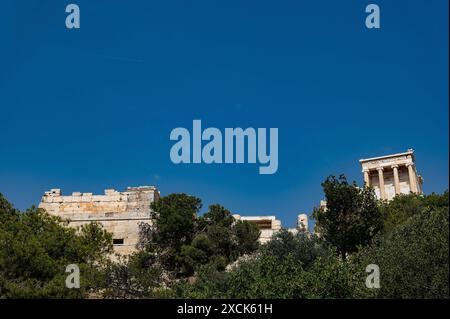 20.05.2024, xovx, Reise, Architektur, Athen - Griechenland Blick auf die Festungs- und Tempelanlage der Akropolis von Athen, der Hauptsatdt Griechenlands. Der Begriff Akropolis Oberstadt, auch Akropole genannt, bezeichnet im ursprünglichen Sinn den zu einer antiken griechischen Stadt gehörenden Burgberg bzw. die Wehranlage, die zumeist auf der höchsten Erhebung nahe der Stadt erbaut wurde. Die Akropolis von Athen ist die bekannteste der Welt. Athen Akropolis Athen Griechenland *** 20 05 2024, xovx, Reisen, Architektur, Athen Griechenland Blick auf die Festung und Tempelanlage des AC Stockfoto