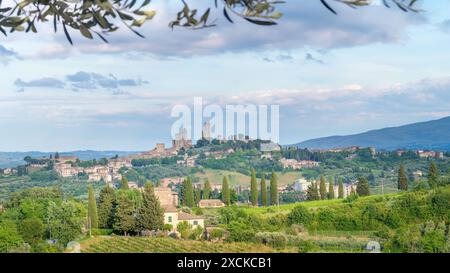 San Gimignano, Toskana, Italien; 22. Juni 2024 - Blick auf die Skyline von San Gimignano, Toskana, Italien Stockfoto