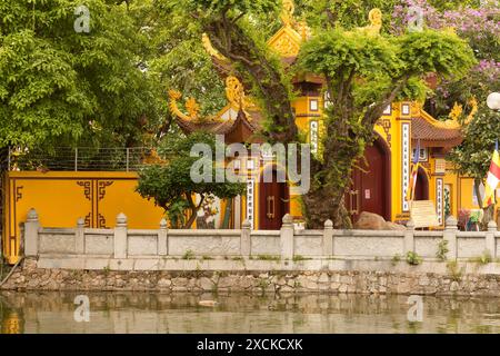 Verlockende, erstaunliche Trấn Quốc-Pagode, Chùa Trấn Quốc, Pagode des Trấn Quốc-Tempels, Ơn der See, Hanoi, Vietnam. Architektur, Arrangement, komplex, Stockfoto