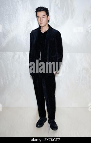 Mailand, Italien. Juni 2024. HU GE besucht GIORGIO ARMANI Men Spring/Summer 2025 Runway während der Milan Fashion Week Herrenmode am 2024. Juni - Mailand, Italien 17/06/2024 Credit: dpa/Alamy Live News Stockfoto