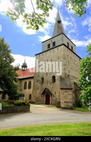 Die Evangelisch-lutherische St. Martinskirche in Lühnde/Algermissen Kreis Hildesheim - gesehen am 17.06.2024 *** Evangelisch-lutherische St. Martinskirche in Lühnde Algermissen Kreis Hildesheim gesehen am 17 06 2024 Stockfoto