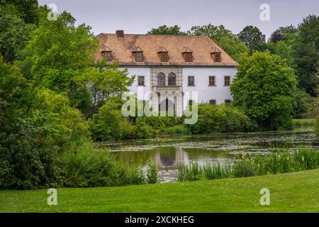 Das Alte Schloss im Fürst-Pückler-Park in Bad Muskau Landkreis Görlitz in Sachsen. *** Das Alte Schloss im Fürsten-Pückler-Park in Bad Muskau, Landkreis Görlitz in Sachsen Stockfoto