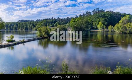 Azenhas de Adaufe, alte Wassermühlen am Fluss, Braga, nördlich von Portugal. Stockfoto