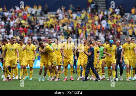 München, Deutschland. Juni 2024. Rumänische Spieler feiern den Sieg nach dem Gruppenspiel der UEFA EURO 2024 Rumänien gegen die Ukraine in der Münchener Fußballarena in München. Quelle: Oleksandr Prykhodko/Alamy Live News Stockfoto