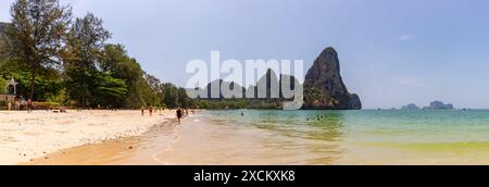 Ein Panoramabild von Railay Beach West. Stockfoto