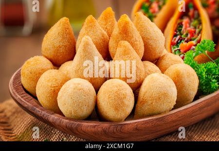 Brasilianischer Snack Coxinha de Galinha Stockfoto