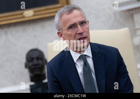 Washington, Vereinigte Staaten. Juni 2024. US-Präsident Joe Biden veranstaltet am 17. Juni 2024 ein bilaterales Treffen mit NATO-Generalsekretär Jens Stoltenberg im Weißen Haus in Washington, DC. Kredit: Chris Kleponis/Pool über CNP/dpa/Alamy Live News Stockfoto