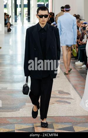 Mailand, Italien. Juni 2024. GUCCI Männer Frühjahr/Sommer 2025 Laufsteg während der Milan Fashion Week Herrenmode am 2024. Juni - Mailand, Italien 17/06/2024 Credit: dpa/Alamy Live News Stockfoto