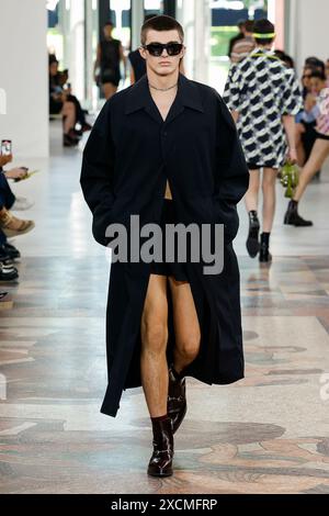 Mailand, Italien. Juni 2024. GUCCI Männer Frühjahr/Sommer 2025 Laufsteg während der Milan Fashion Week Herrenmode am 2024. Juni - Mailand, Italien 17/06/2024 Credit: dpa/Alamy Live News Stockfoto