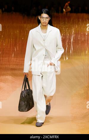 Mailand, Italien. Juni 2024. ZEGNA Frühjahr/Sommer 2025 Laufsteg während der Milan Fashion Week Herrenmode am 2024. Juni - Mailand, Italien 17/06/2024 Credit: dpa/Alamy Live News Stockfoto