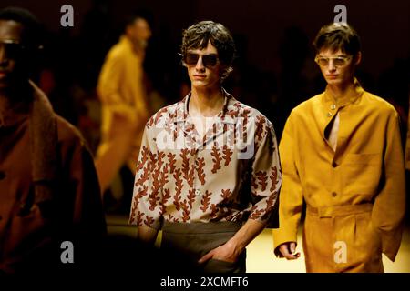 Mailand, Italien. Juni 2024. ZEGNA Frühjahr/Sommer 2025 Laufsteg während der Milan Fashion Week Herrenmode am 2024. Juni - Mailand, Italien 17/06/2024 Credit: dpa/Alamy Live News Stockfoto