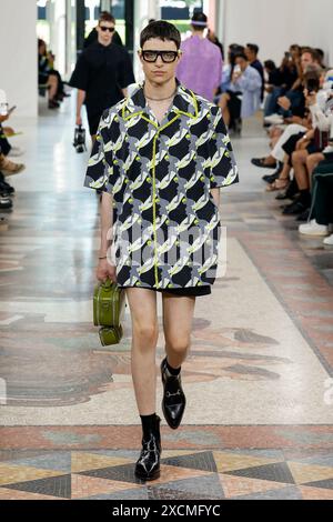 Mailand, Italien. Juni 2024. GUCCI Männer Frühjahr/Sommer 2025 Laufsteg während der Milan Fashion Week Herrenmode am 2024. Juni - Mailand, Italien 17/06/2024 Credit: dpa/Alamy Live News Stockfoto