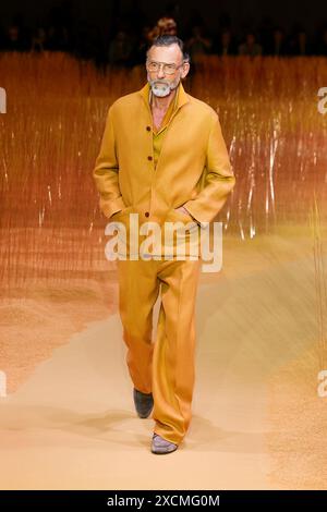 Mailand, Italien. Juni 2024. ZEGNA Frühjahr/Sommer 2025 Laufsteg während der Milan Fashion Week Herrenmode am 2024. Juni - Mailand, Italien 17/06/2024 Credit: dpa/Alamy Live News Stockfoto