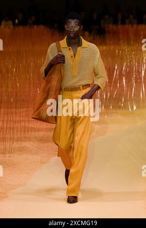 Mailand, Italien. Juni 2024. ZEGNA Frühjahr/Sommer 2025 Laufsteg während der Milan Fashion Week Herrenmode am 2024. Juni - Mailand, Italien 17/06/2024 Credit: dpa/Alamy Live News Stockfoto