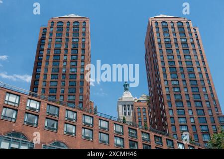 New York, NY – USA – 7. Juni 2024 Zeckendorf Towers: Ein modernes Wunder am östlichen Rand des Union Square Parks mit vier 29-stöckigen Türmen Stockfoto