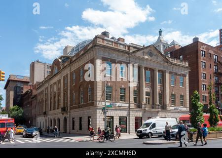 New York, NY – USA – 7. Juni 2024 das neo-georgianische Tammany Hall Building steht auf dem 44 Union Square East, einem historischen Emblem des Union Square in Manha Stockfoto