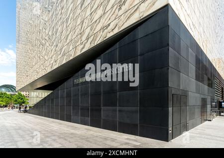 New York, NY - USA - 7. Juni 2024 die Landschaft des Perelman Performing Arts Center in NYC ist ein atemberaubendes architektonisches Wunder, das moderne Desi vereint Stockfoto