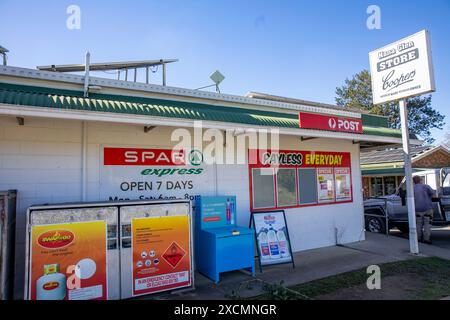 Nana Glen, australisches historisches Dorf in der Stadt Coffs Harbour im Orara Valley, örtlicher SPAR Supermarkt, Schlachtschiff und Tankstelle, NSW, Australien Stockfoto